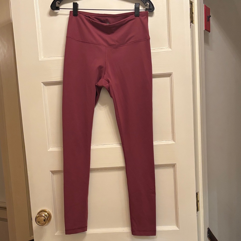 Yoglicious and High-Waisted   Leggings Size M‎